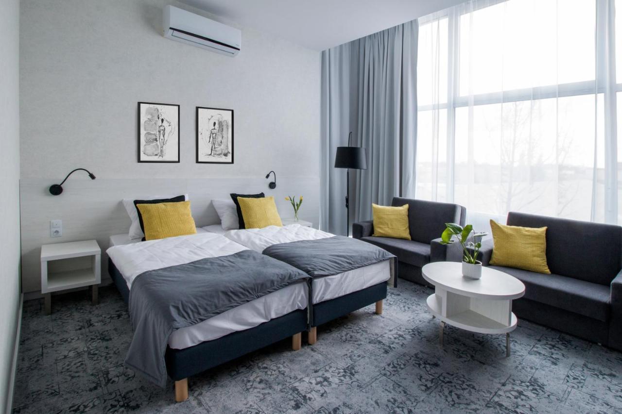 Hotel Absolwent Gostyń Exteriér fotografie